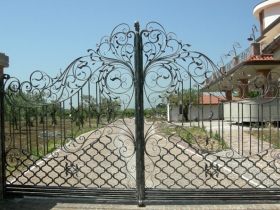 cancelli in ferro battuto a 2 ante