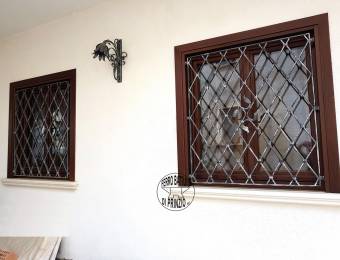 Grata di protezione in ferro battuto per finestre