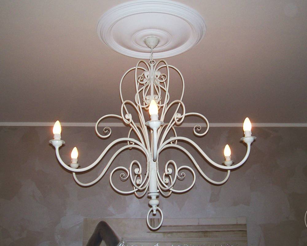 Appliques in ferro battuto e plafoniere in ferro -> Lampadari Ferro Battuto Bianco Appliques in ferro battuto e plafoniere in ferro -> Lampadari Ferro Battuto Bianco