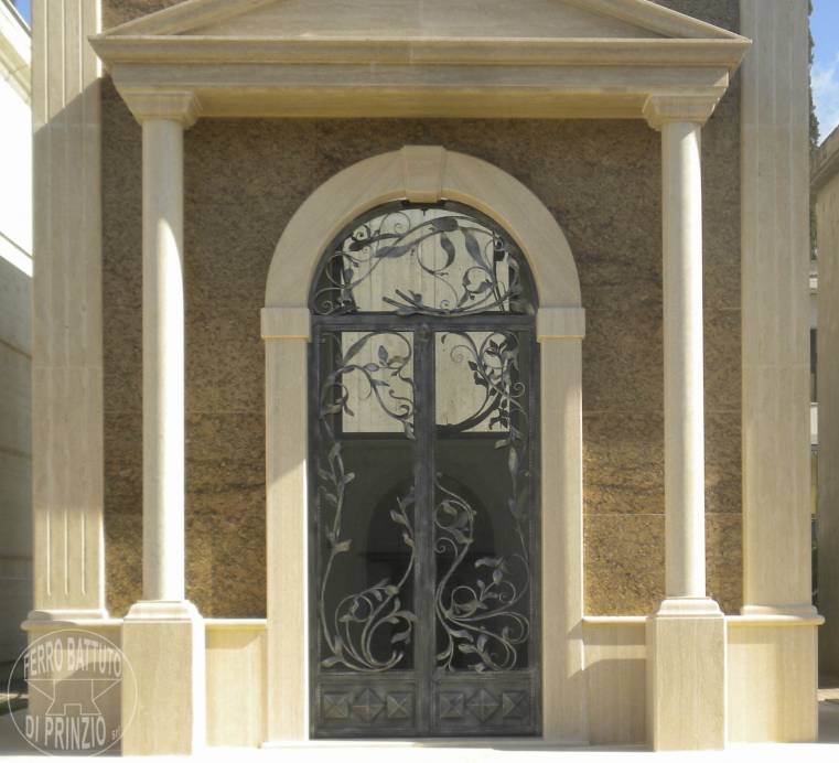 Porta Gentilizia decorata in ferro battuto