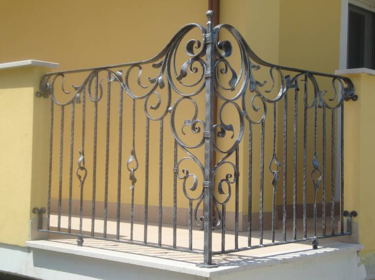 Angolata-in-ferro-battuto