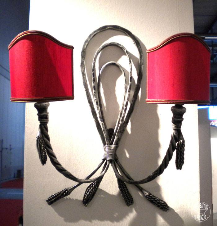 Appliques elegante in ferro battuto