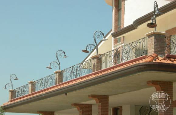 Arredare con i lampioni in ferro Arredare con i lampioni in ferro