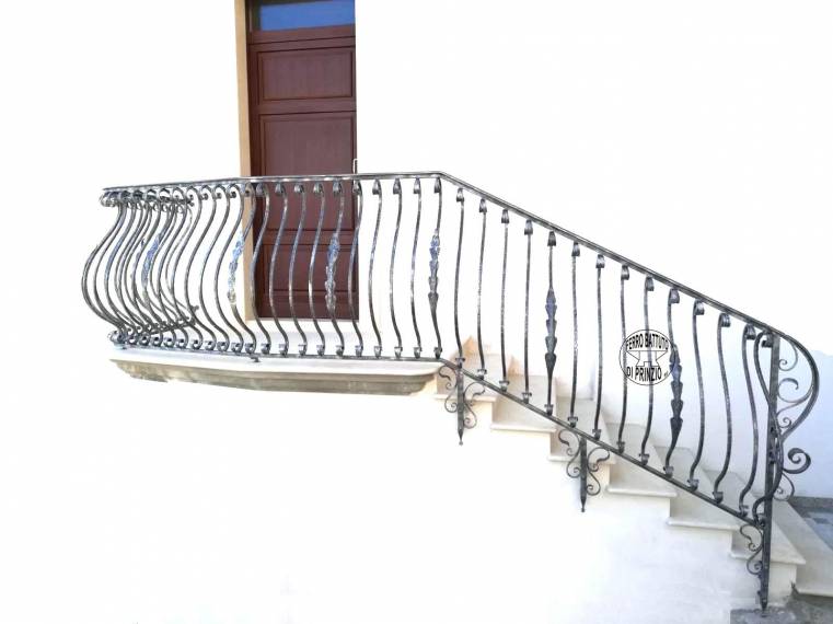 Balaustra esterna in ferro battuto per scala d'ingresso