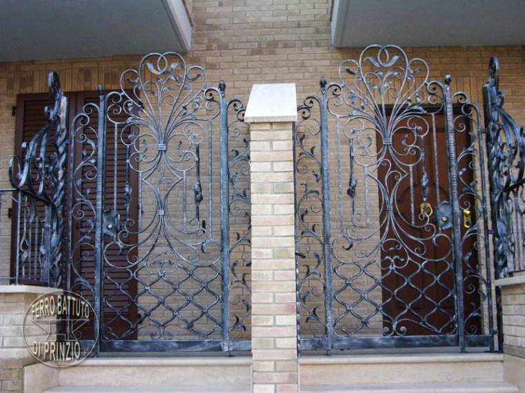 Cancelletti d'ingresso in ferro battuto