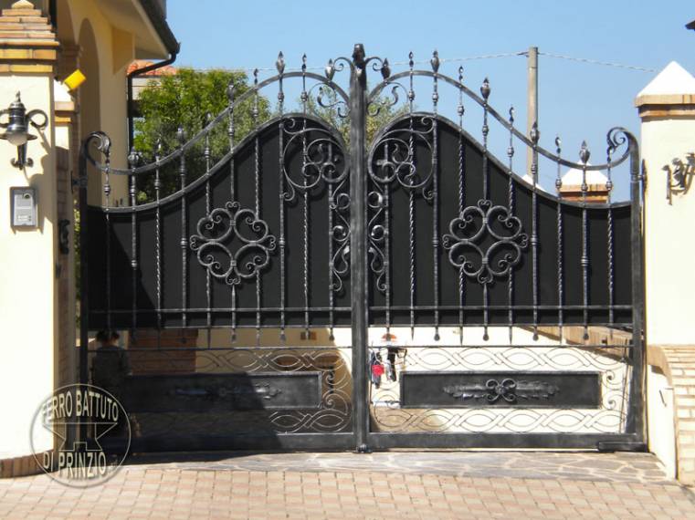 Cancello in ferro battuto e lamiera - Abruzzo