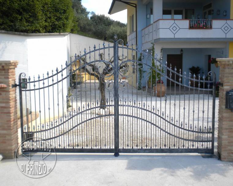 Cancello in ferro battuto semplice
