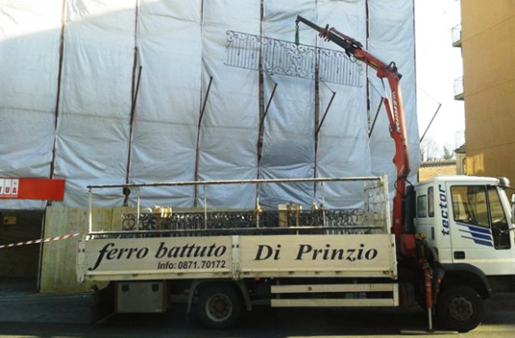 Consegna e posa in opera ferro battuto Consegna e posa in opera ferro battuto