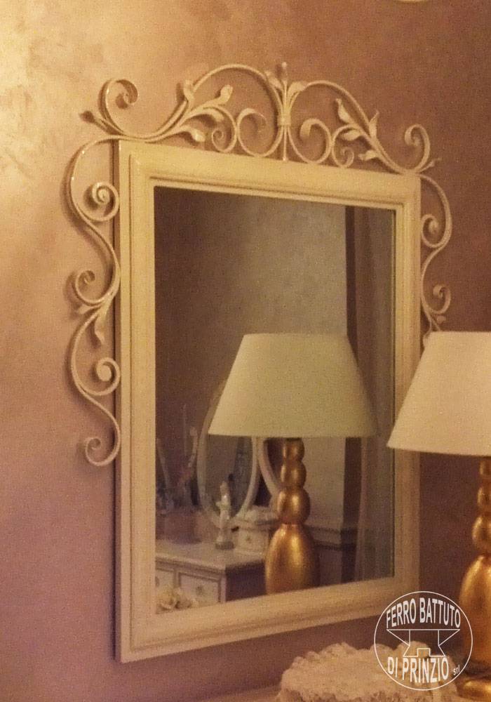 Cornice specchio in ferro battuto bianco