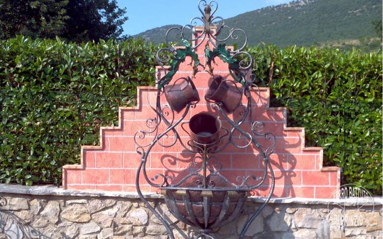 Fontana in ferro battuto