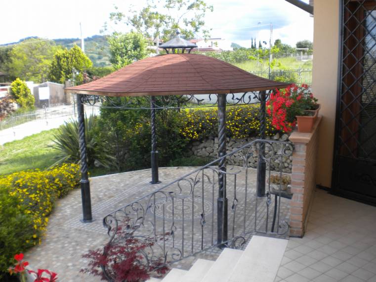 tettoia per terrazzo in ferro battuto