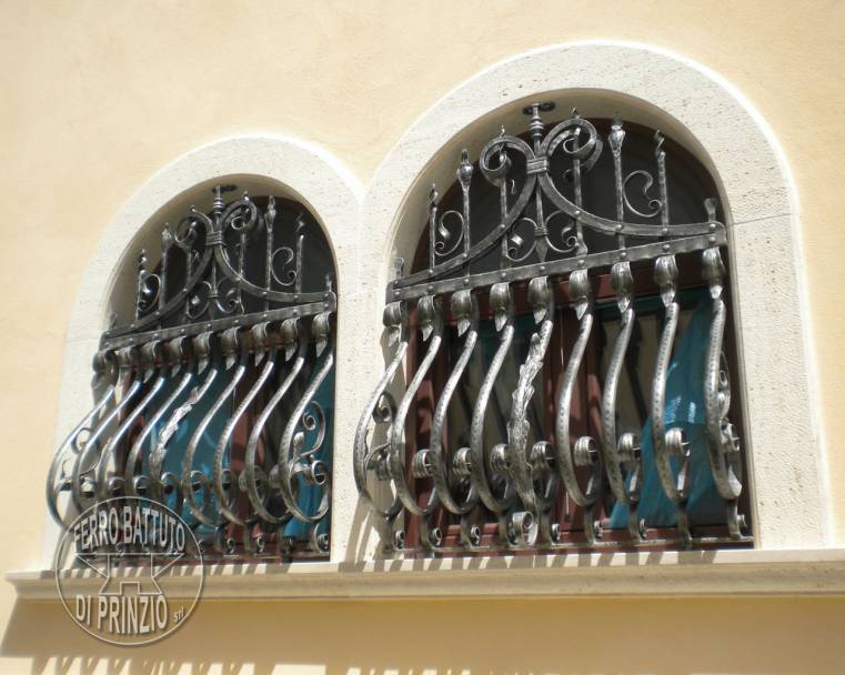 Grata in ferro battuto fissa