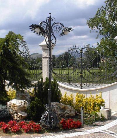 Lampione per giardino in ferro battuto
