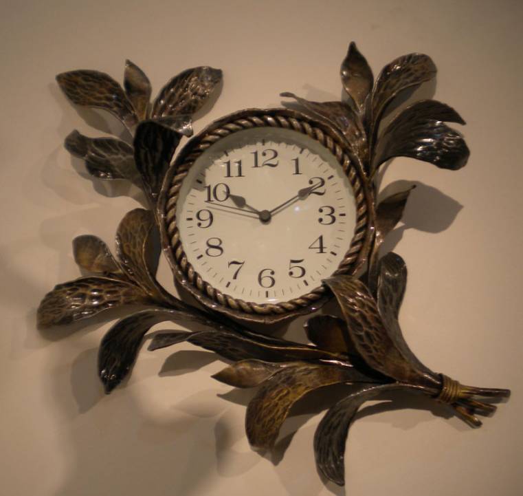 Orologio decorato in ferro battuto