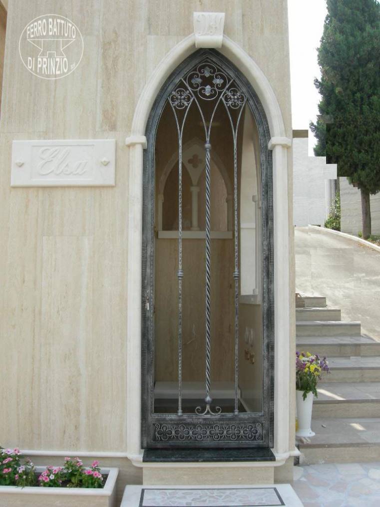 Porta gentiliza in ferro battuto - Teramo