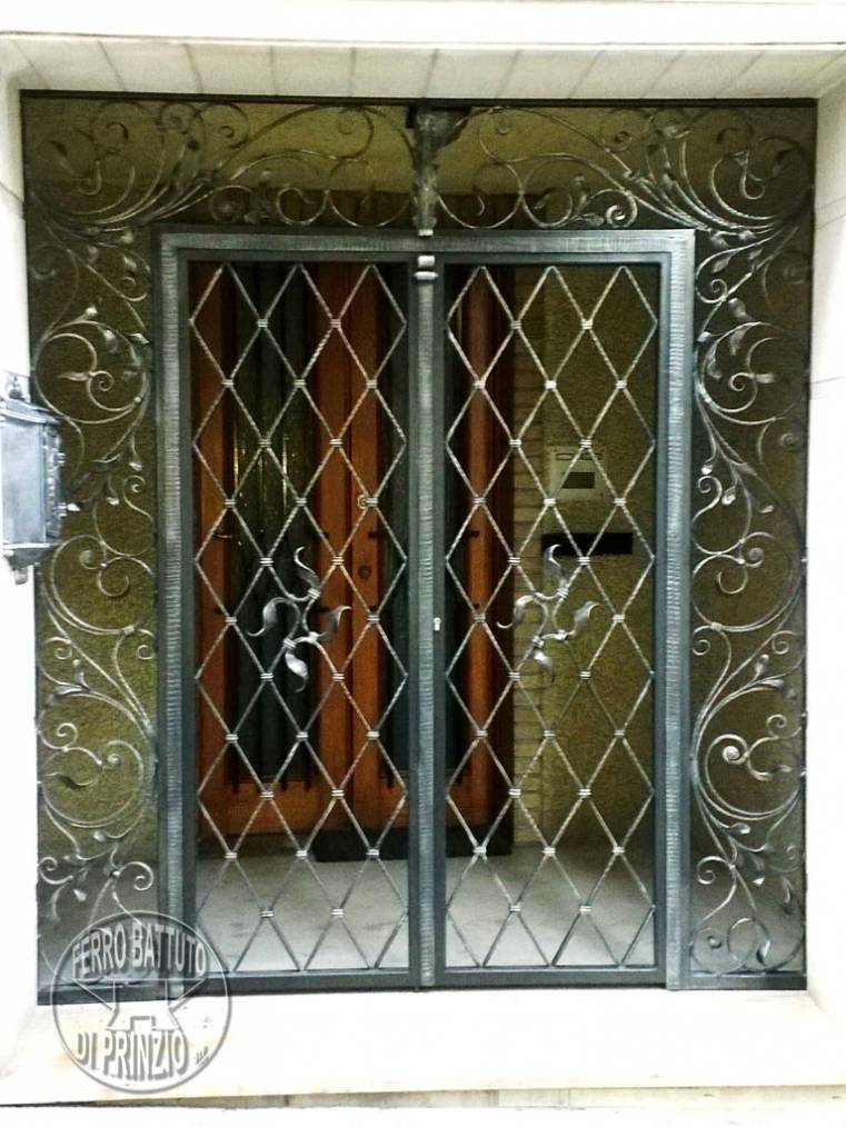 Protezione in ferro battuto porta