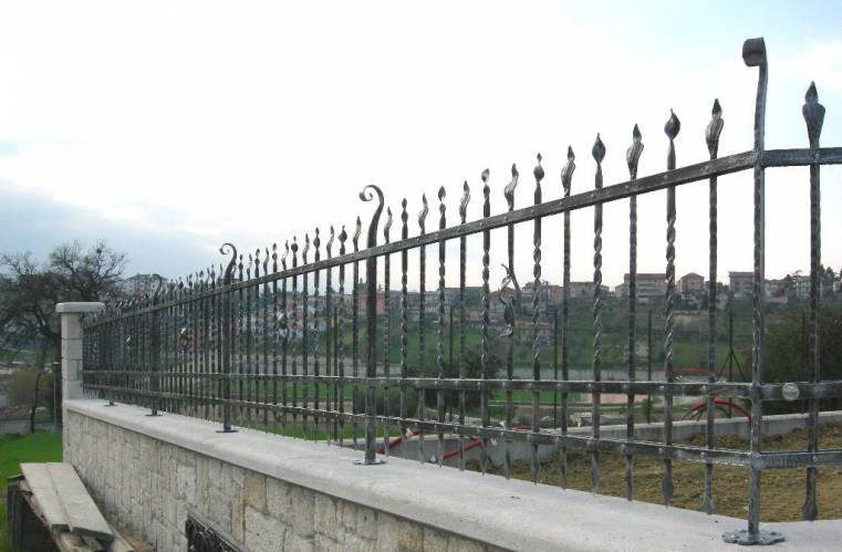 Recinzione ferro martellato