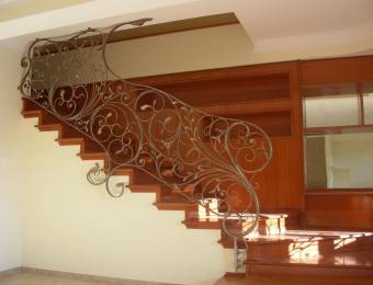 Scala in ferro battuto con agganci a soffitto