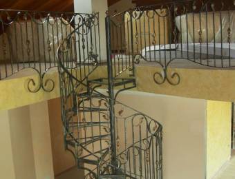 Scala interna in ferro battuto lavorato