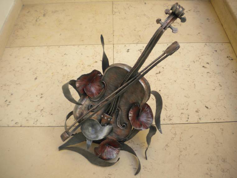 violino-ferro-battuto